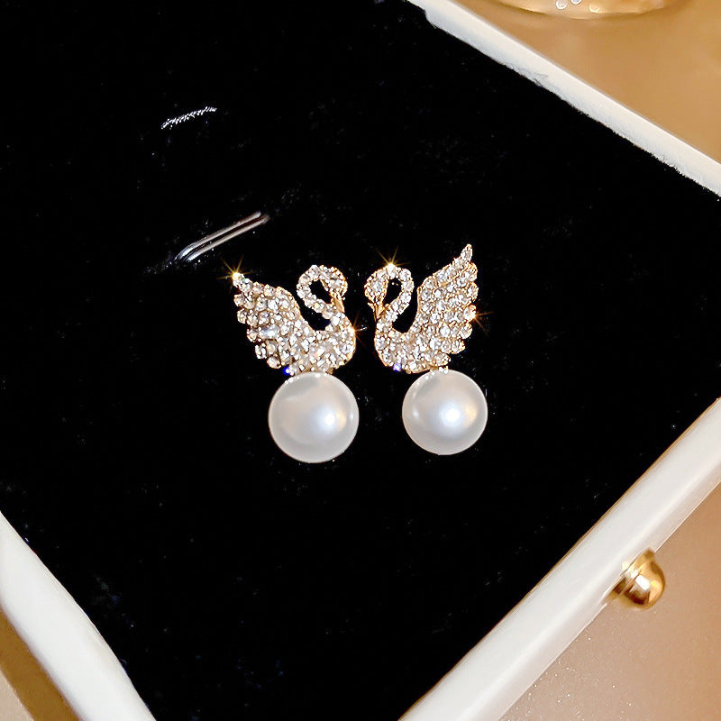 Swan Pearl Earrings - Golden